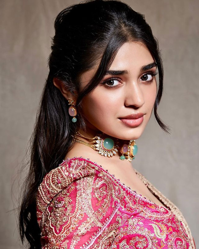 Staggering Poses Of Krithi Shetty